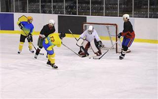 Ice hockey attack action