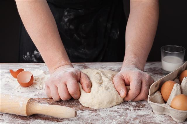 Prepares the dough for bread