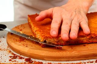 cutting layer of baked cake