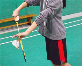 Badminton backhand serve