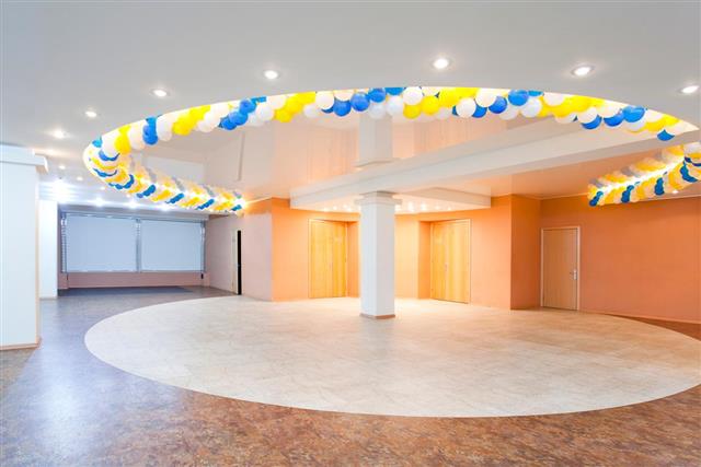 Empty room with balloon decoration