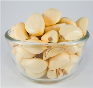 Garlic in a bowl