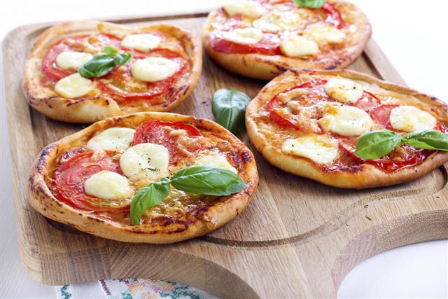 Small cheese and tomato pizza