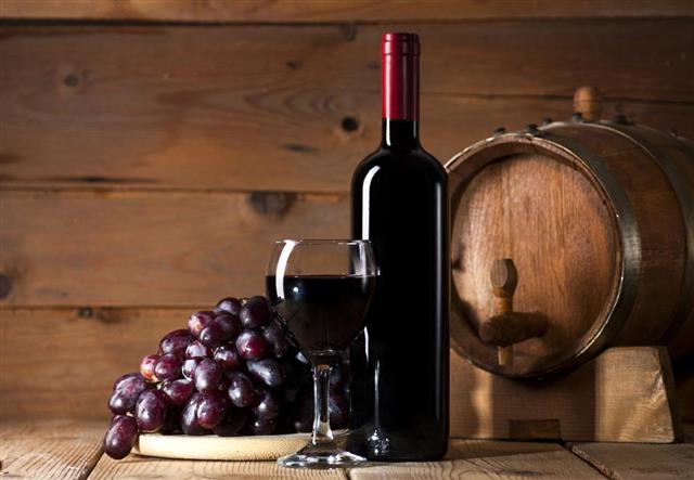 Red wine on wooden background