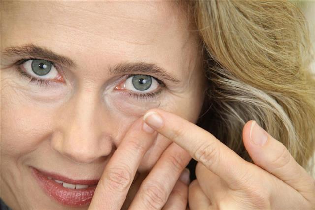 Mature Women using contact lens