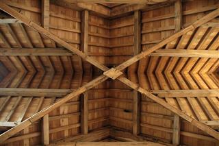Wooden roof truss
