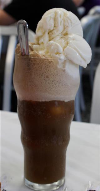 Ice cream on top of root beer