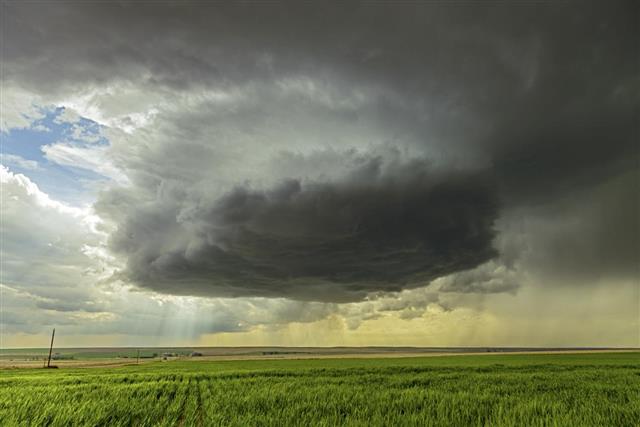 Large threatening thunderstorm rotates over cultivated farmland