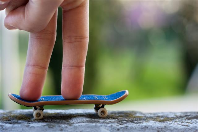Finger Skateboarding