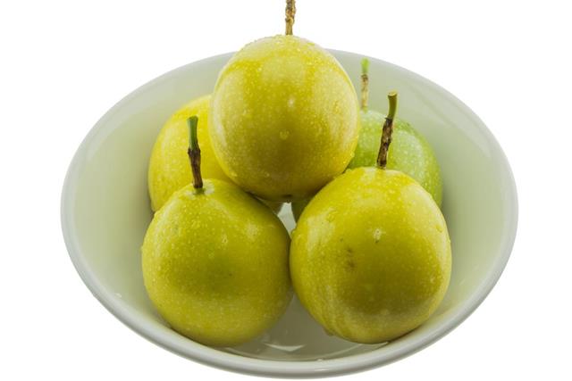 Ripe yellow passion fruits in bowl