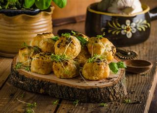 Cheesy bites with blue cheese and pepper