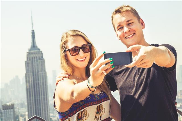 Young couple in visit to new york