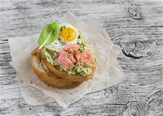 Sandwich with Smoked Salmon and Egg