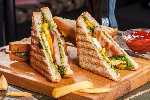 Grilled Sandwiches with Chicken and Egg