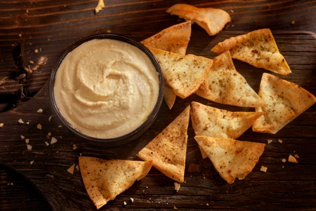 Hummus with Baked Pita Chips