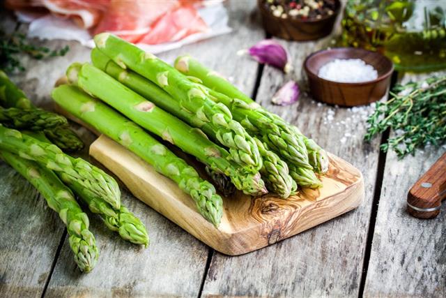 Fresh organic asparagus