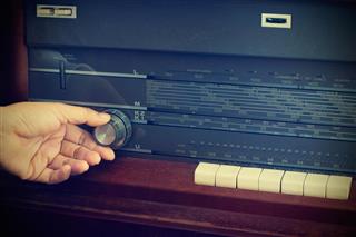 tuning retro radio button