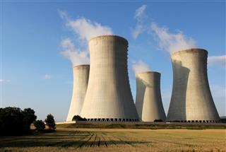 核电厂塔的视图