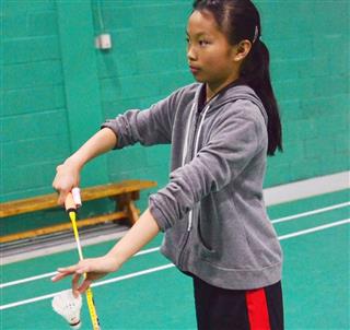 Badminton backhand serve