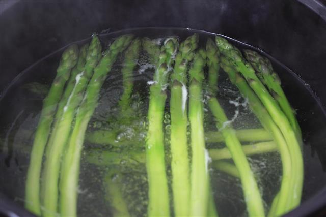 Boiling Asparagus in pot