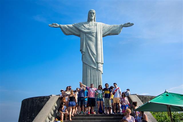 Tourists At Christ The Redeemer Statue