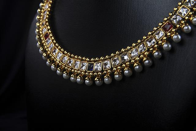 Indian Traditional Gold Necklace with Pearls