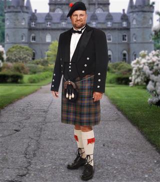 Scottish man in front of Inveraray Castle