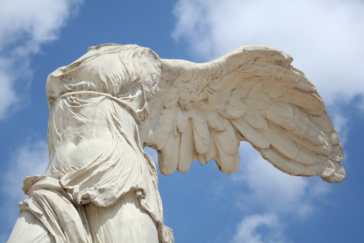 headless angel statue louvre