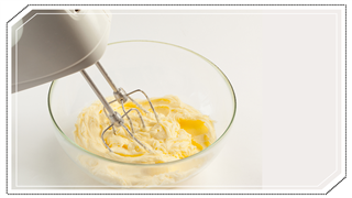 Making Buttercream With An Electric Mixer