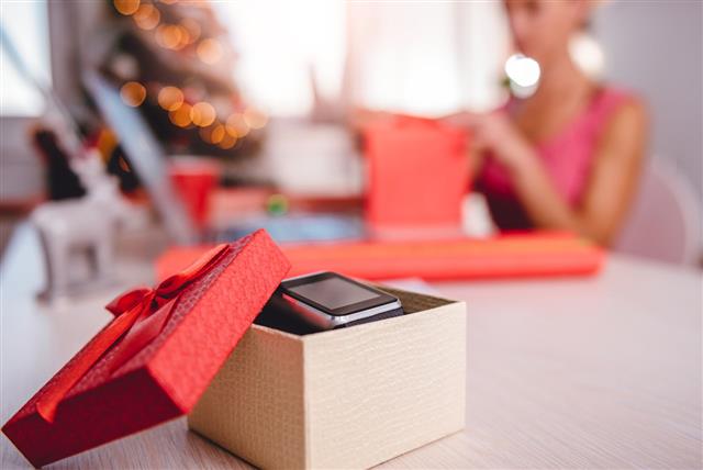 Smartwatch Red Gift Box