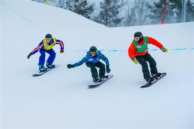 Men Athlete Snowboarder Downhill Race