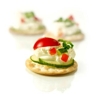 Crackers With Cucumbers Dip