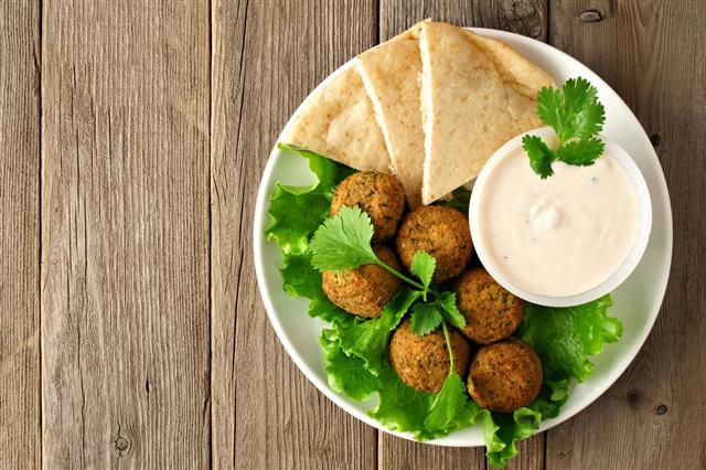 18 Greek recipes - the nutritional value of the Mediterranean... by Dimitris Bertzeletos