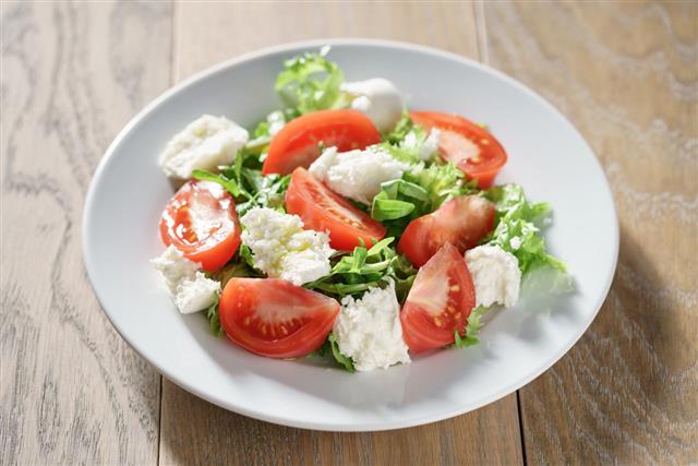 Summer Light Salad With Tomatoes