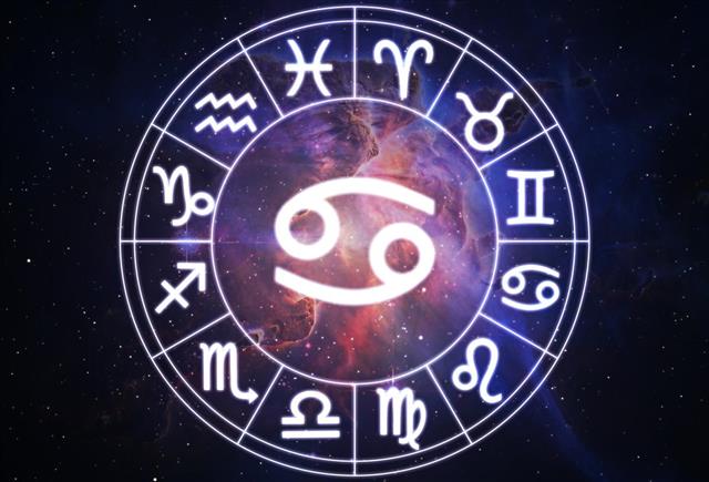 Cancer horoscope circle