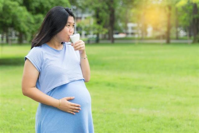Pregnant woman drinking organic milk