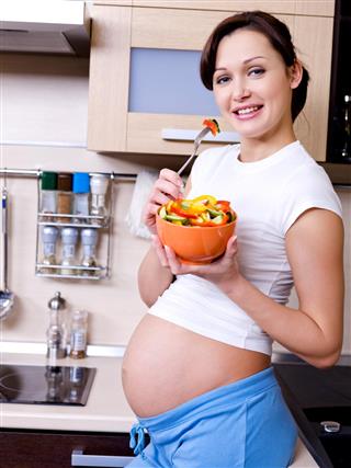 Healthy eating of pregnant woman