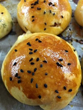 Baked Buns Stuffed With Cheese