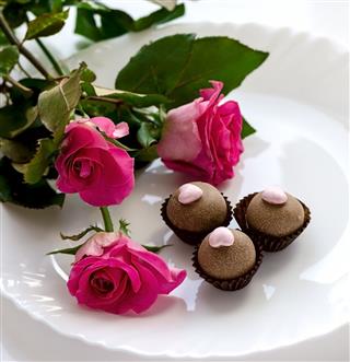 Chocolate Candies With Bunch Of Roses
