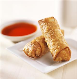 Chinese Egg Rolls With Sauce