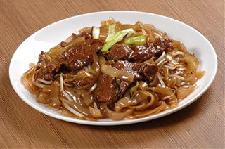 Fried Beef Flat Rice Noodle