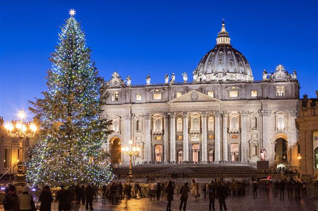 St Peter Basilica At Christmas