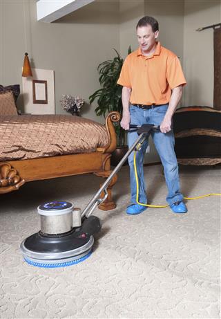 Professional Carpet Cleaner Using Scrubber