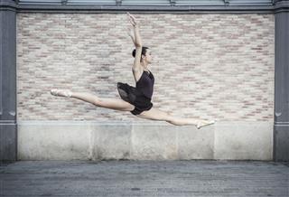 Ballet Dancer Performance In The City