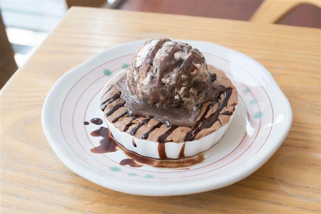 Skillet Baked Chocolate Cookie Dessert