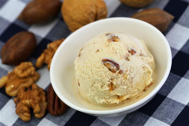 Pecan Walnut And Caramel Ice Cream