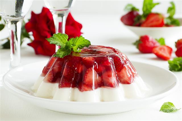 Jelly With Strawberries And Cream