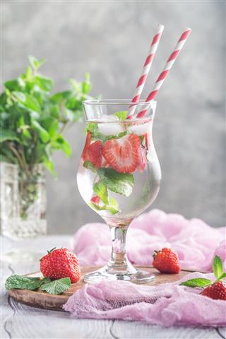 Summer Cocktail Strawberry Mojito