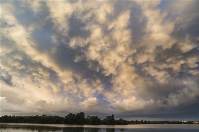 Stunning Dramatic Mammatus Clouds
