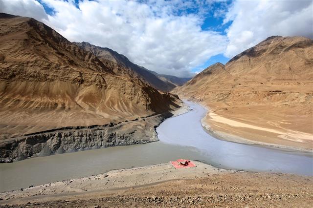 Confluence Of Rivers Zanskar And Indus Himalayas